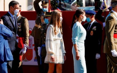 Sánchez no evita, pese a su ajuste de hora, los abucheos y pitidos en el desfile de la Fiesta Nacional