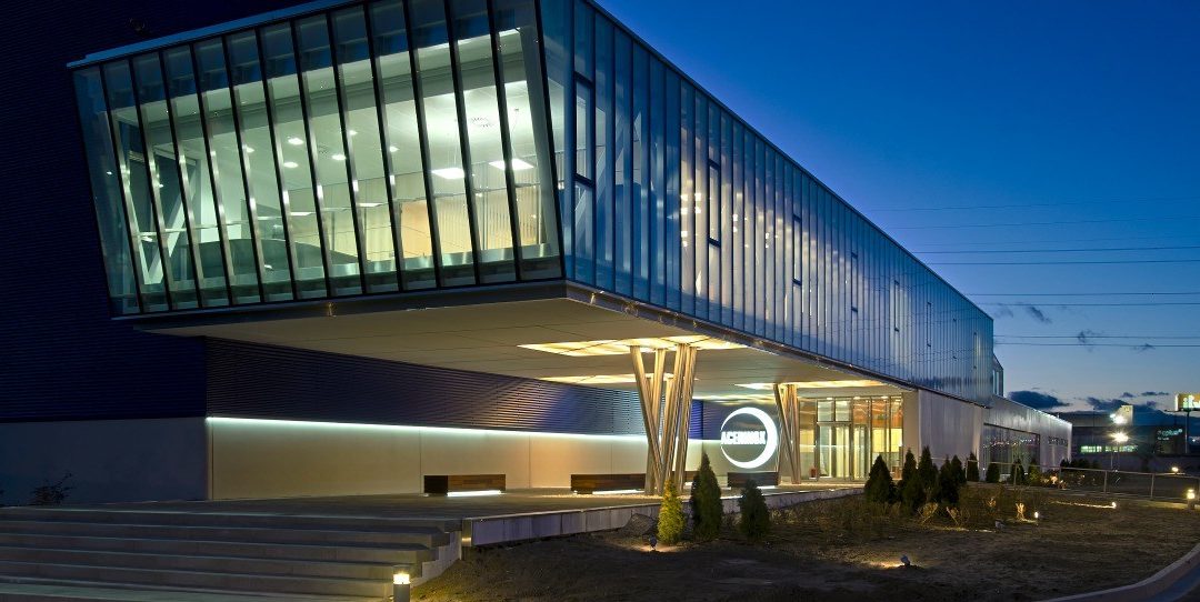 Acerinox afirma que paga un coste medio de 220 euros MWh, mientras en EE.UU. es de 47